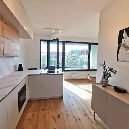 Free Private Parking, Central Location, Nuslesky Pivovar Sunset Balcony Home, Prague Exterior photo