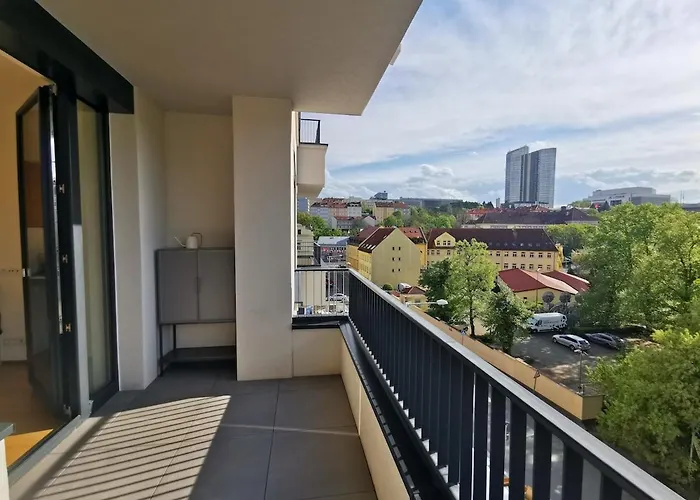 Free Private Parking, Central Location, Nuslesky Pivovar Sunset Balcony Home,