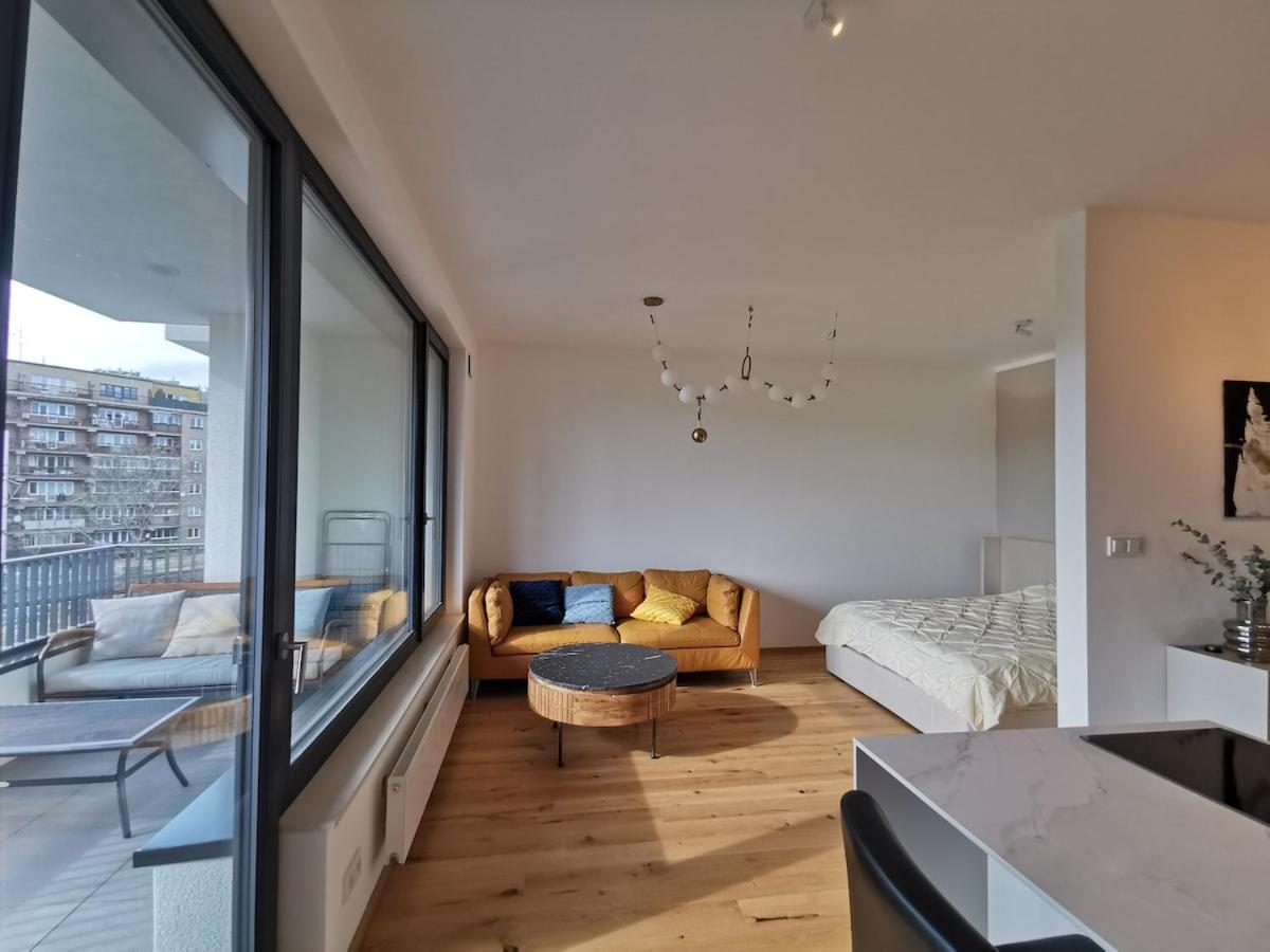 Free Private Parking, Location, Nuslesky Pivovar Sunset Balcony Home,