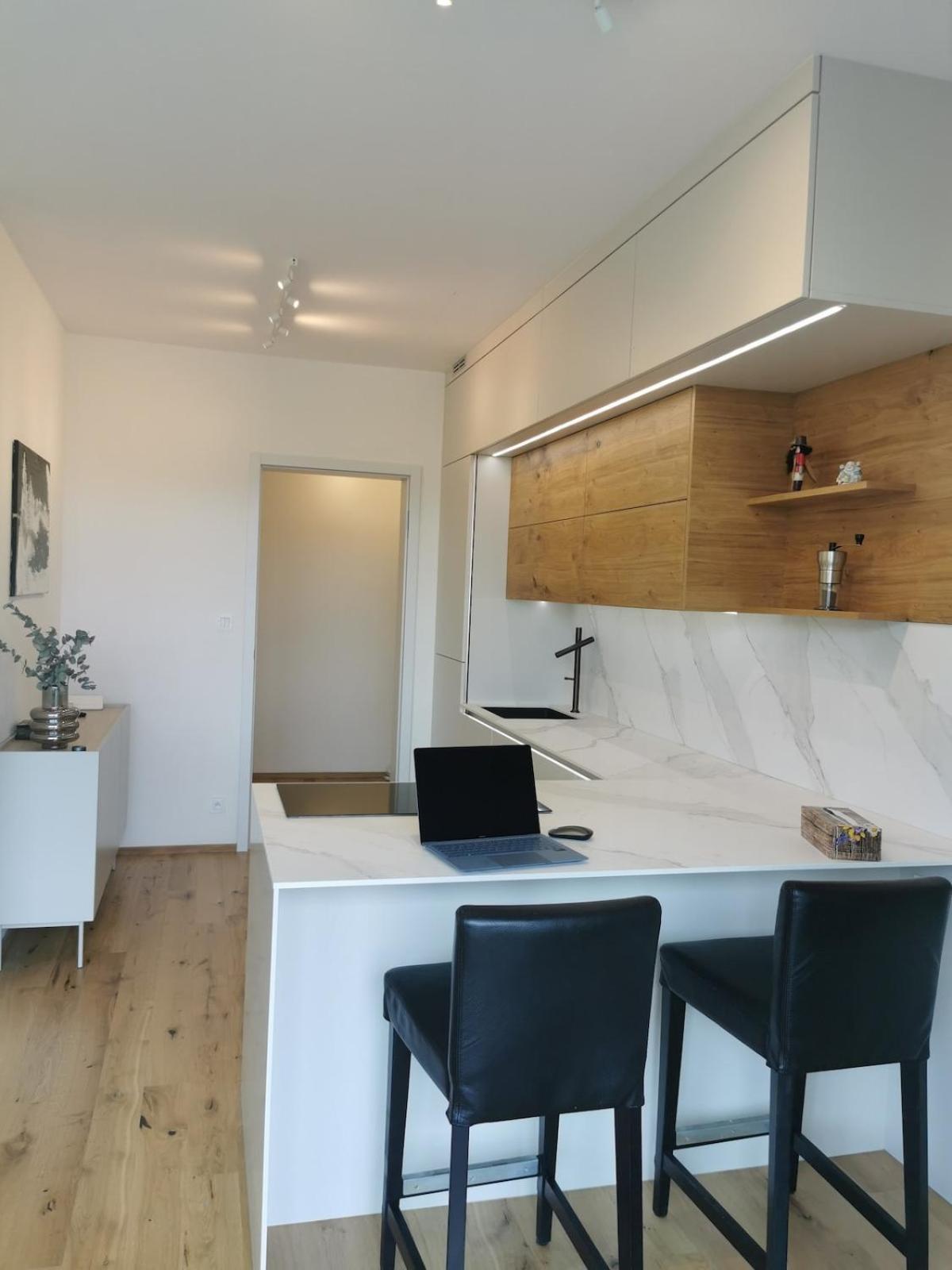 Free Private Parking, Location, Nuslesky Pivovar Sunset Balcony Home,