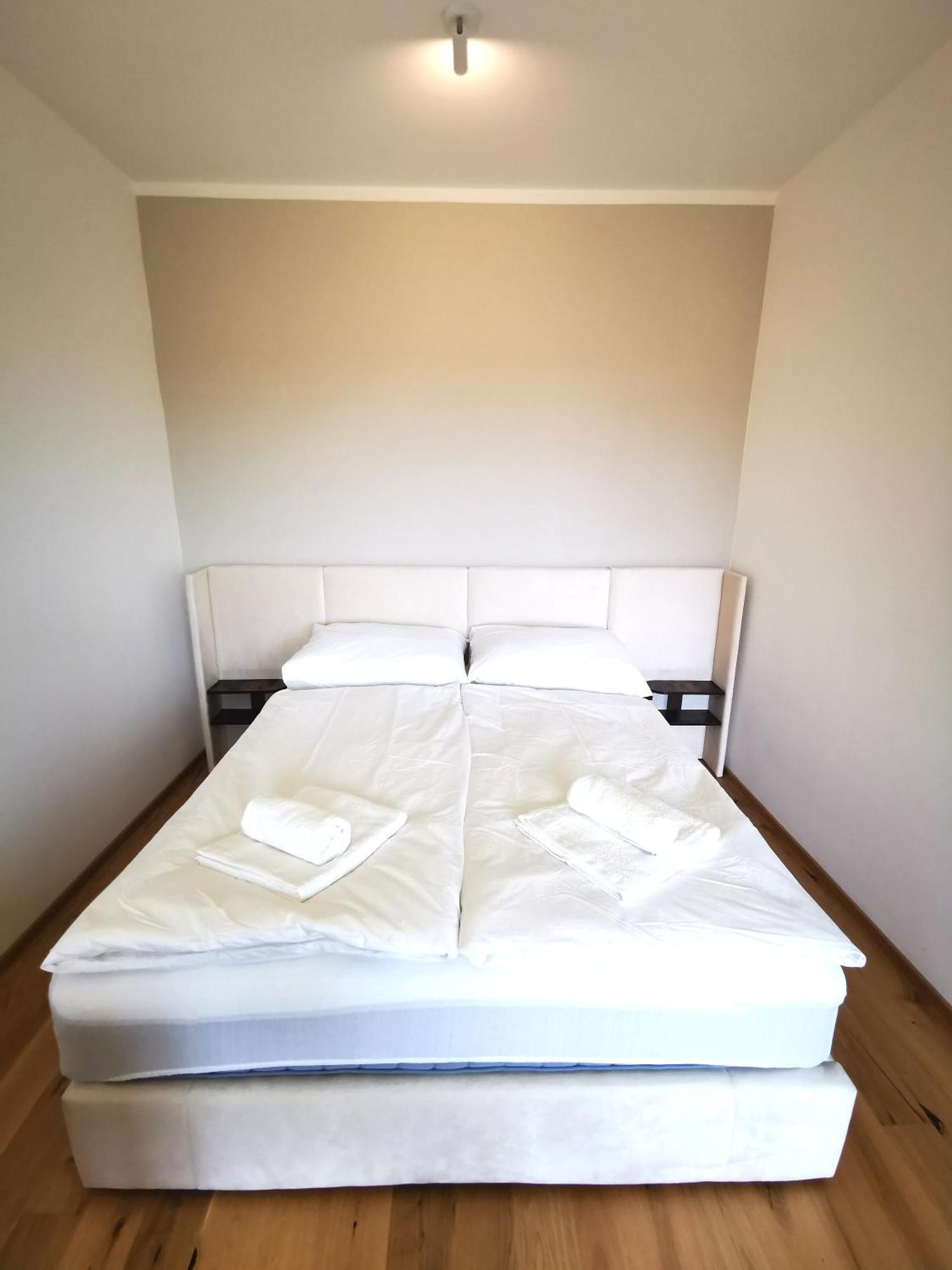 Free Private Parking, Location, Nuslesky Pivovar Sunset Balcony Home,